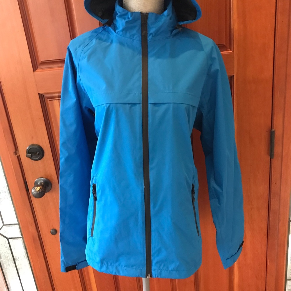 NWT Adult Raincoat. Size med
